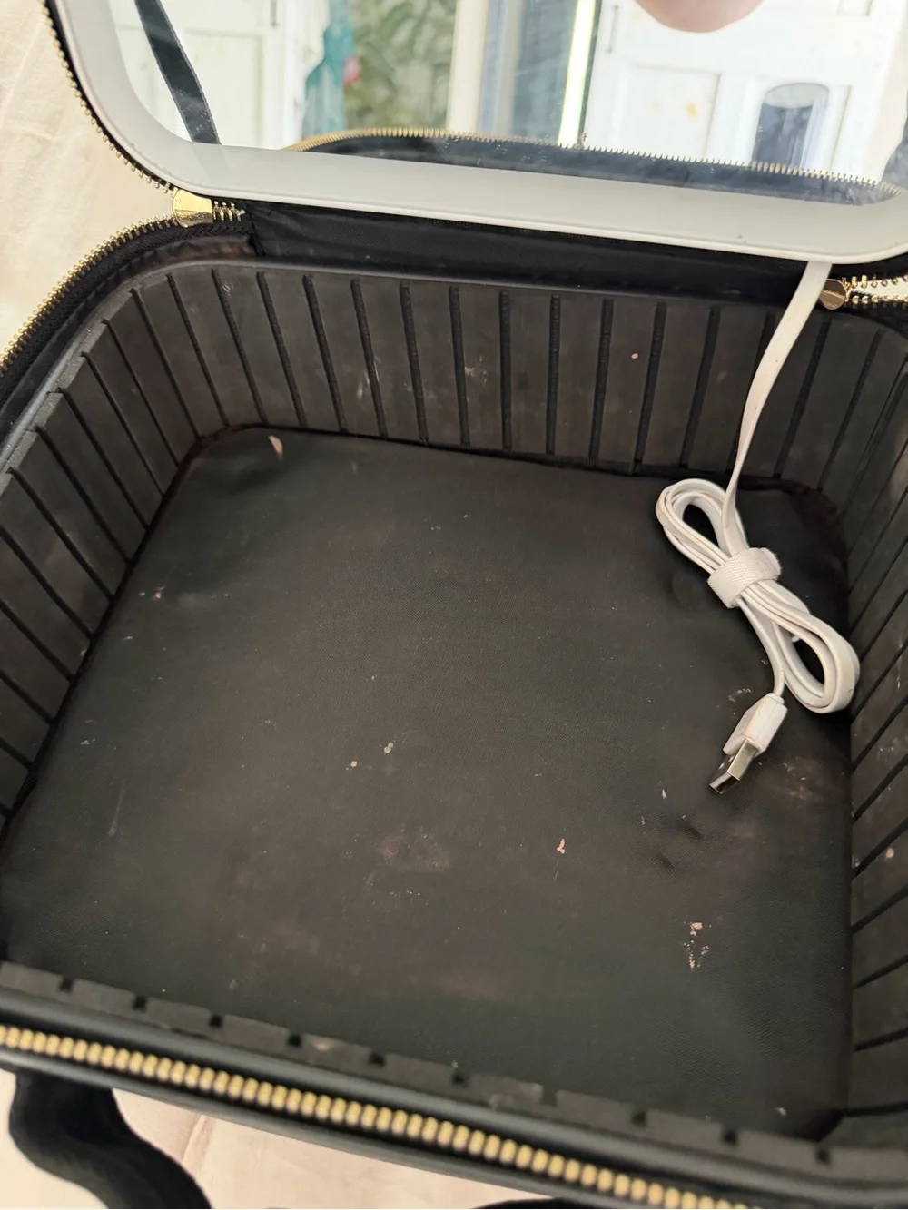 Black Travel mirrored makeup case